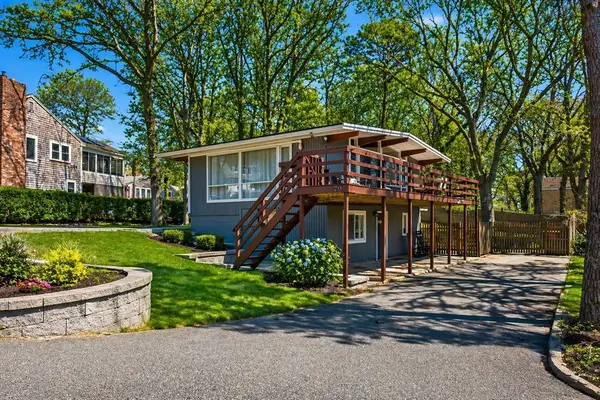 20 Longview Dr, Yarmouth, MA 02675