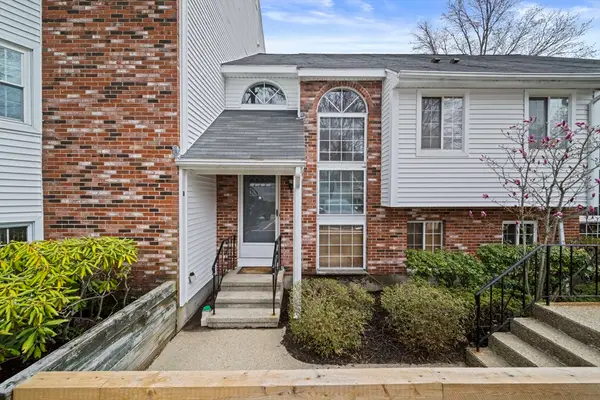 121 Tall Oaks Dr #B, Weymouth, MA 02190