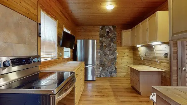 86 Saint Nicholas Ave, Worcester, MA 01606