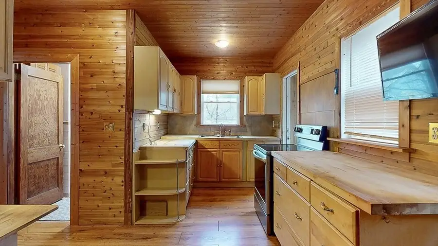 86 Saint Nicholas Ave, Worcester, MA 01606 - #3