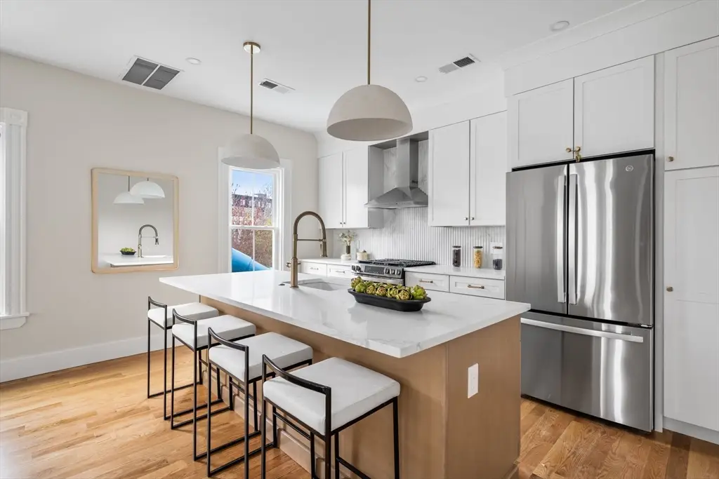 16 Harbor View St #2, Boston, MA 02125 - #1