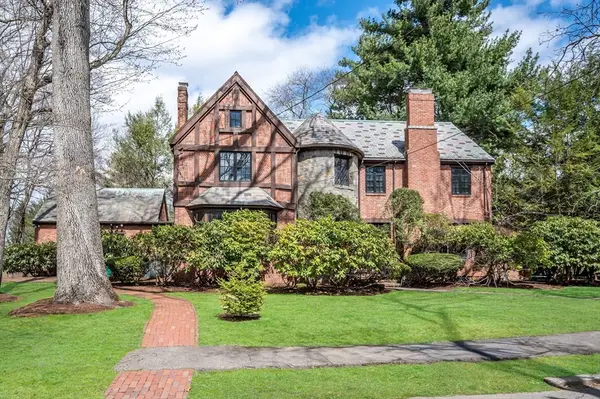 81 Brackett Rd, Newton, MA 02458