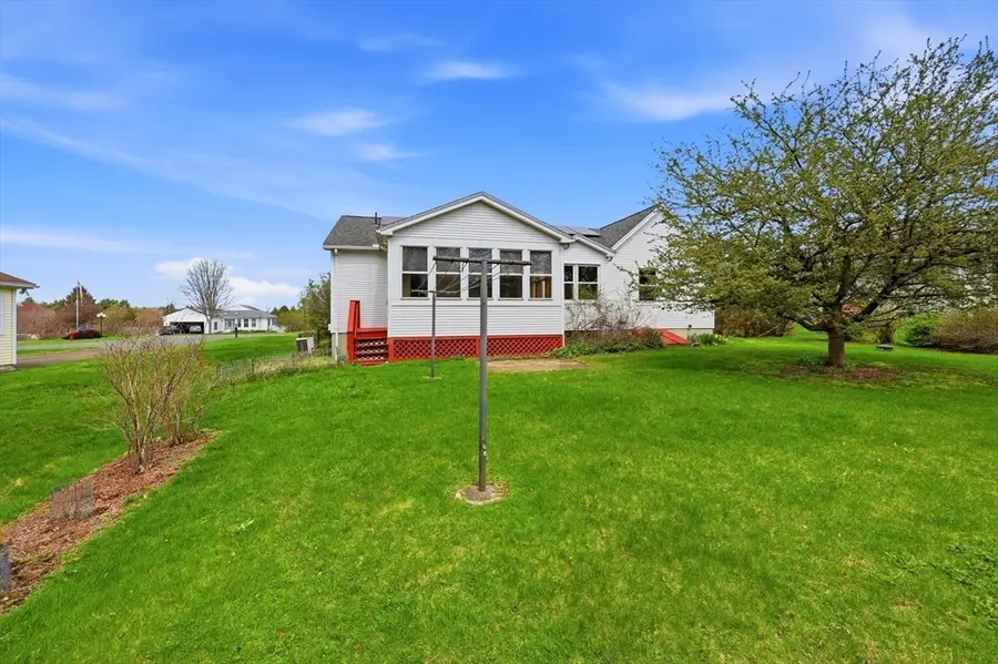 23 Tucker Ln, Belchertown, MA 01007 - #3