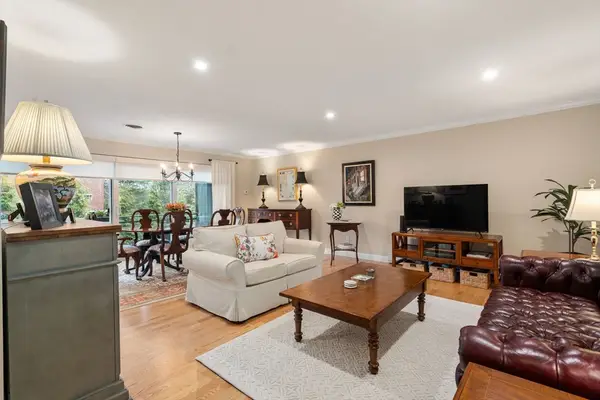 1206 Greendale Ave #214, Needham, MA 02492