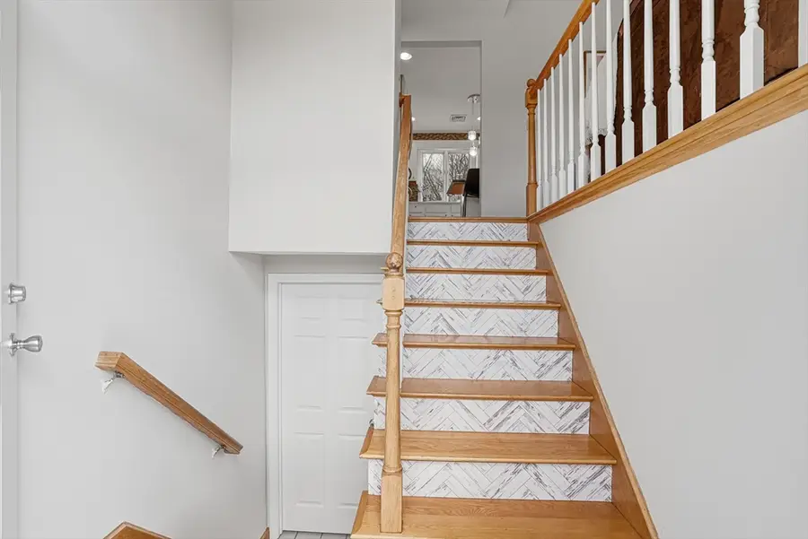 366 Oak St, Shrewsbury, MA 01545 - #3