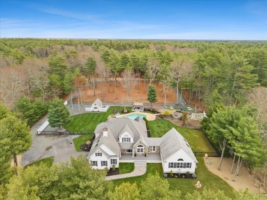 35 Nestlenook Dr, Middleboro, MA 02346 - #2