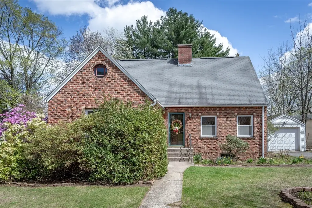 16 Queen St, Holyoke, MA 01040 - #1