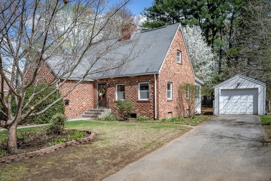 16 Queen St, Holyoke, MA 01040 - #3