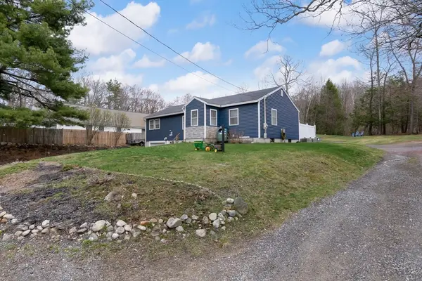 182 S Main St, Newton, NH 03858