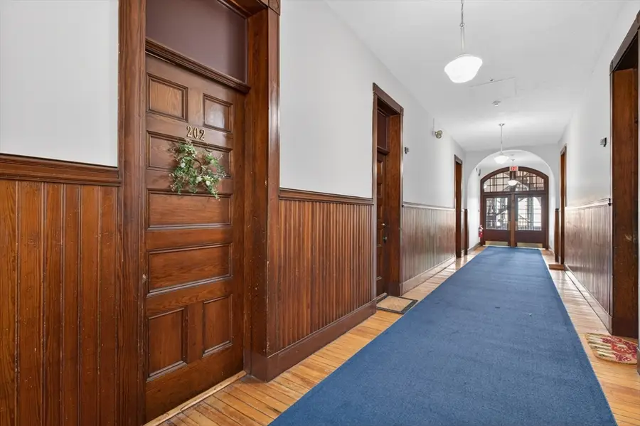 31 Elizabeth St #202, Worcester, MA 01605 - #3