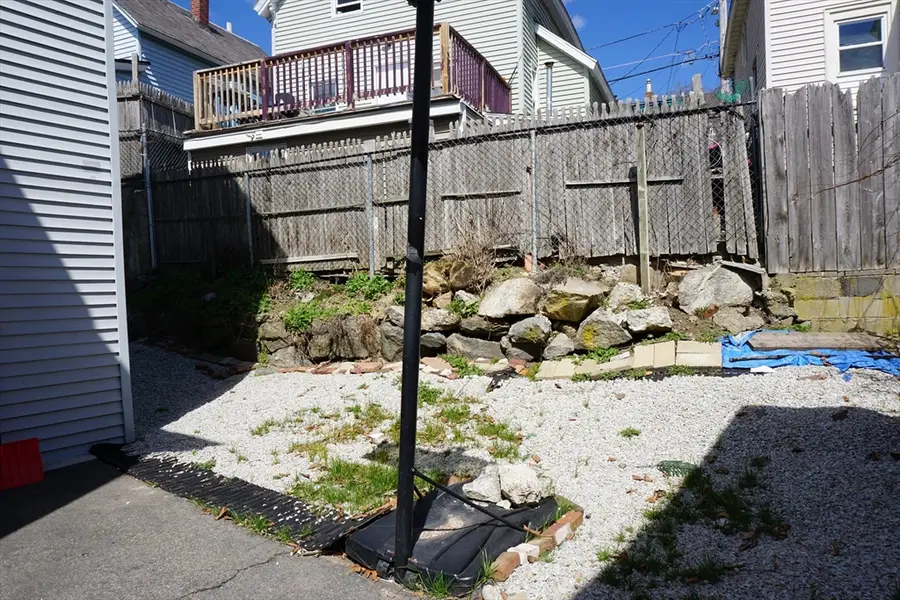 27 Shaw St, Lowell, MA 01851 - #3