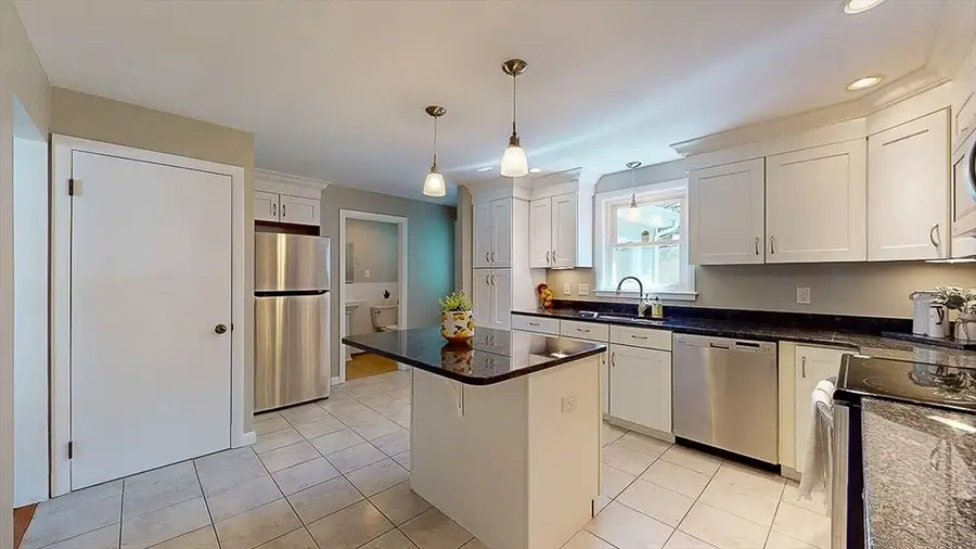 31 Sun Valley Dr, Worcester, MA 01609 - #3