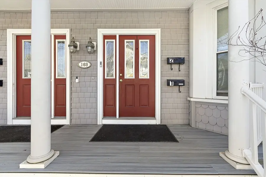 169 Chestnut St #2, Waltham, MA 02453 - #3