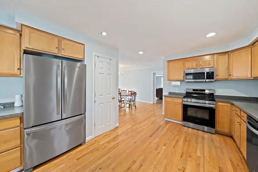 124 Pond St, Weymouth, MA 02190 - #3