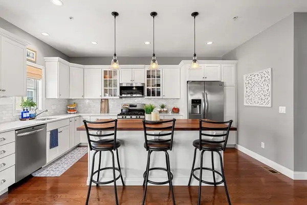 38 Stonehaven Dr, Weymouth, MA 02190