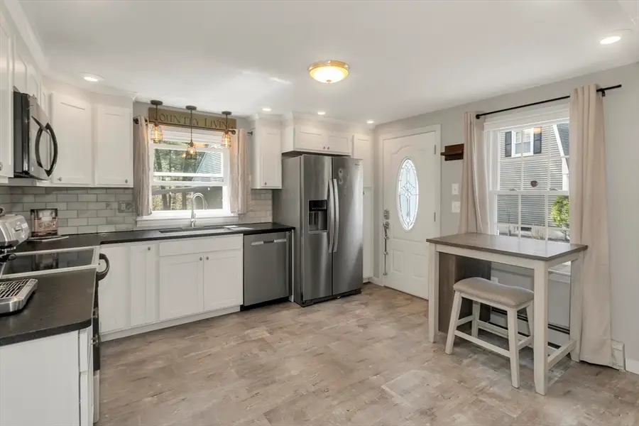 16 Cranberry Dr, Holyoke, MA 01040 - #3