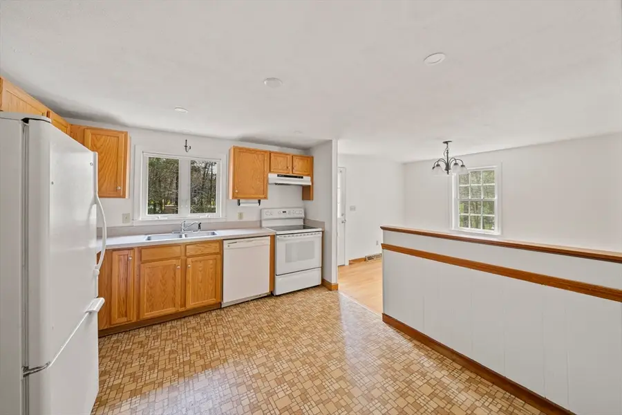 988 E Washington St, Hanson, MA 02341 - #2