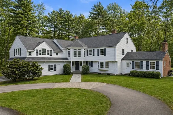 28 Centre St, Dover, MA 02030