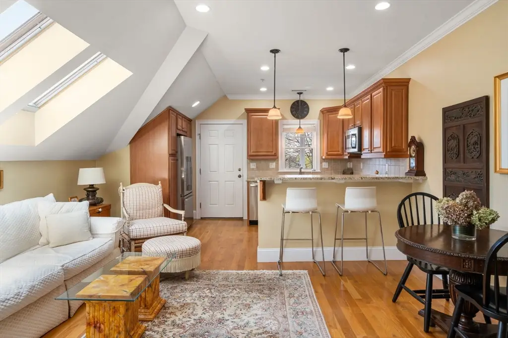 23 Robbins St #3-1, Waltham, MA 02453 - #1