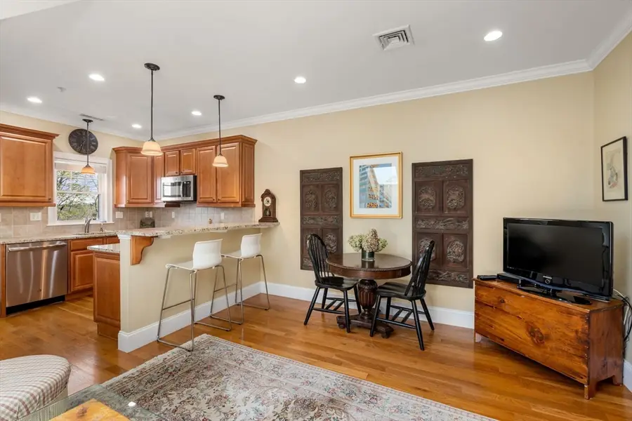 23 Robbins St #3-1, Waltham, MA 02453 - #2