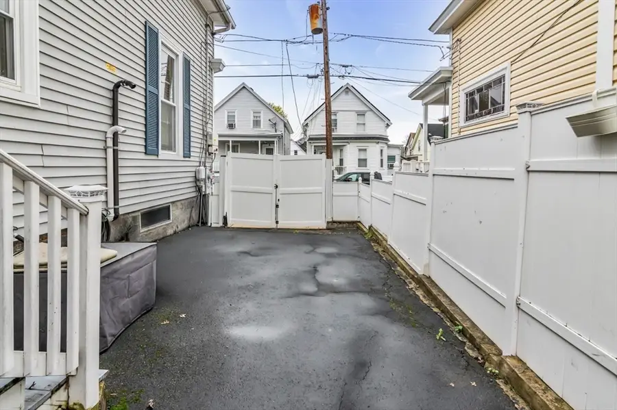 42 D St, Lowell, MA 01851 - #3