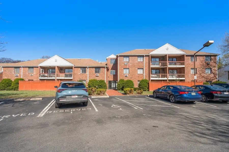 655 Saw Mill Brook Pkwy #9, Newton, MA 02459 - #2