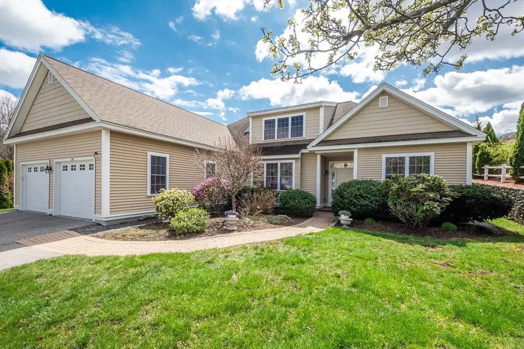 102 Candlewood Ln #102, Clinton, MA 01510 - #1