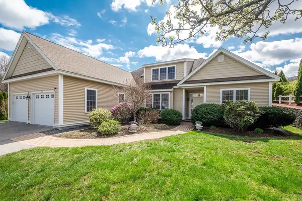 102 Candlewood Ln #102, Clinton, MA 01510