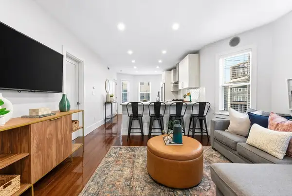 351 Centre St #2, Boston, MA 02122