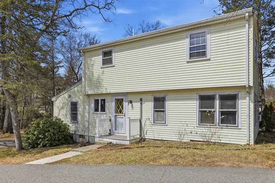 107 Pond St, Rockland, MA 02370 - #3