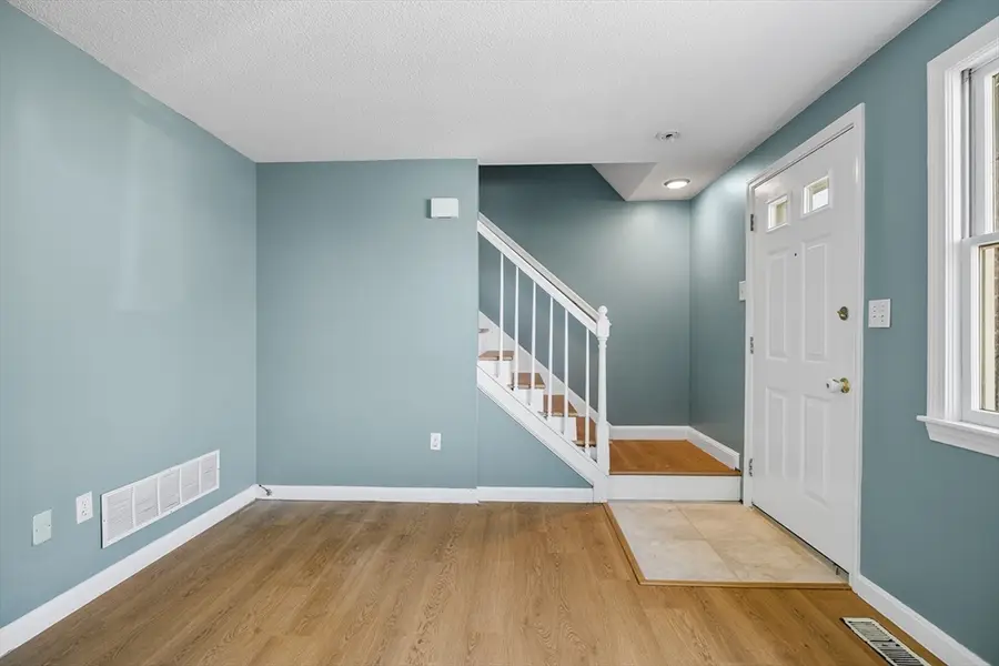 82 Waldo St #D, Lowell, MA 01852 - #3