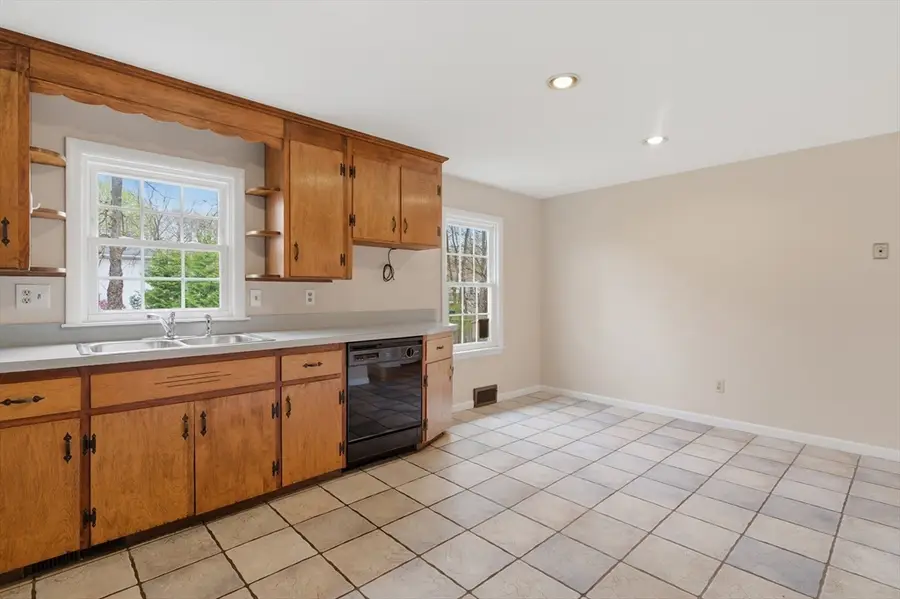 201 Glenfield Rd, North Attleboro, MA 02760 - #3