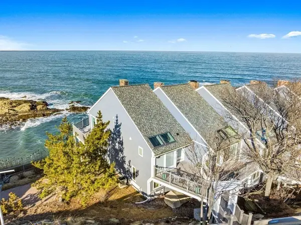 14 Oceanside Dr #14, Hull, MA 02045