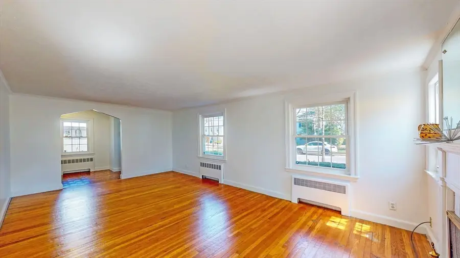 12 Fessenden St, Newton, MA 02460 - #3