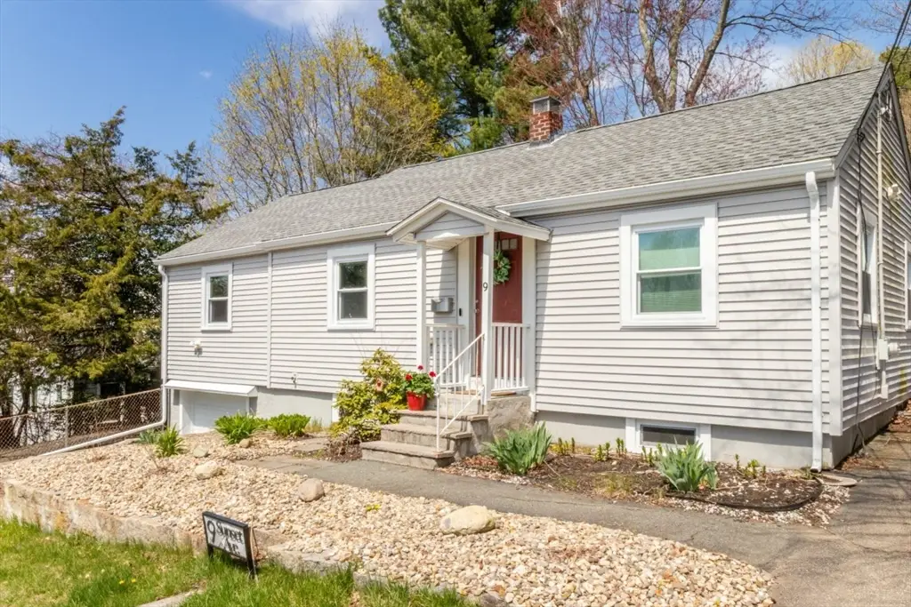9 Sunset Ave, Holbrook, MA 02343 - #1