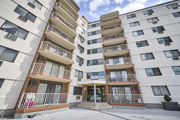 151 Coolidge Ave #404, Watertown, MA 02472