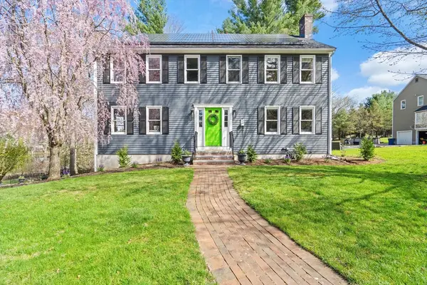 7 Holbrook St, Medway, MA 02053