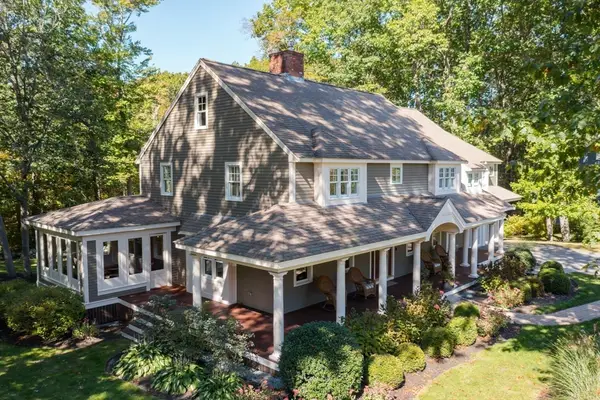 137 Fairoaks Ln, Cohasset, MA 02025