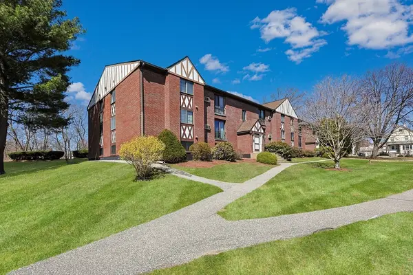 1229 Lawrence St #303, Lowell, MA 01852