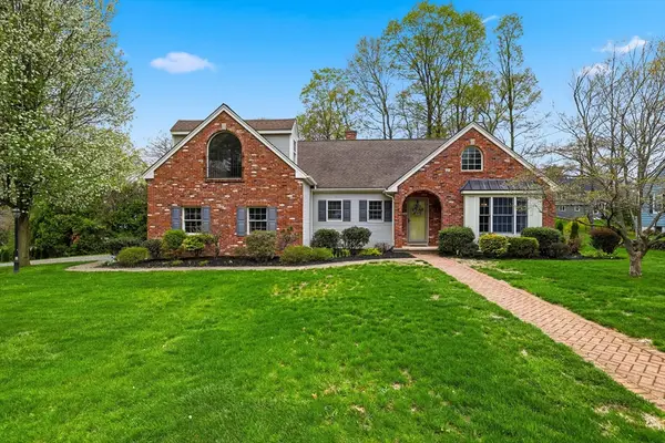 7 Brewster Rd, West Springfield, MA 01089