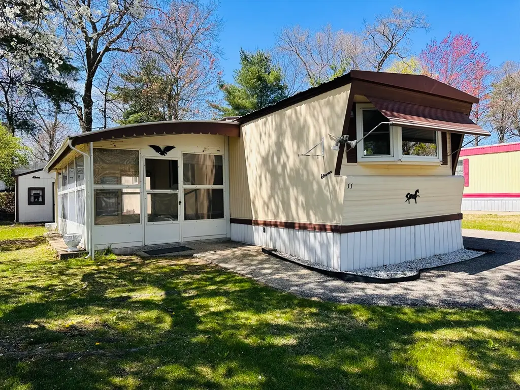 11 Lamplighter Ln, Springfield, MA 01119 - #1