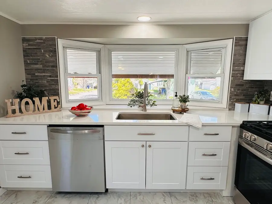 11 Lamplighter Ln, Springfield, MA 01119 - #3