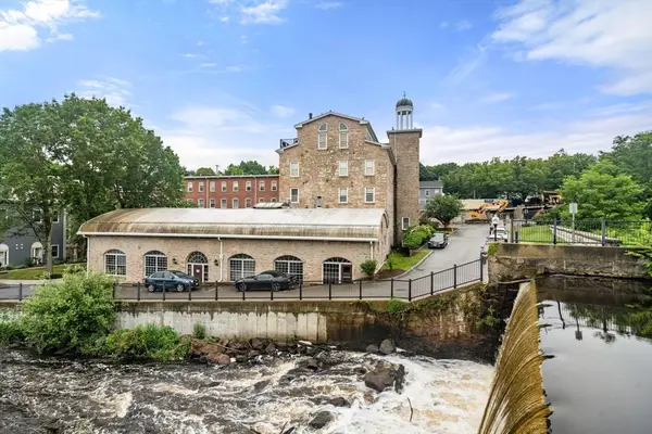 20 N Stone Mill Dr #1026, Dedham, MA 02026