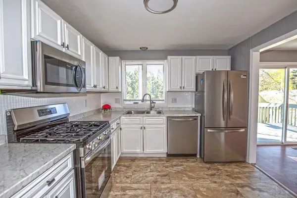 90 Teakwood Rd, Springfield, MA 01128