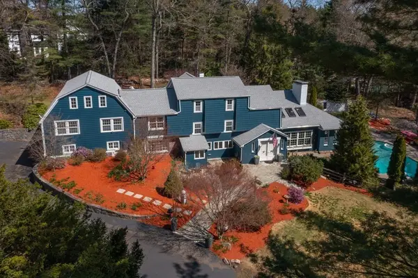 25 Pleasant St, Dover, MA 02030