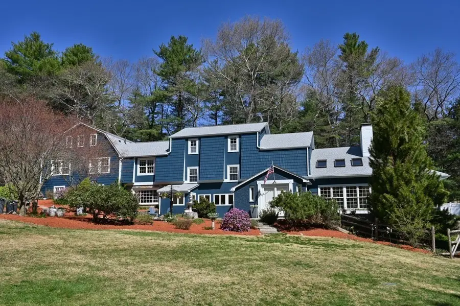 25 Pleasant St, Dover, MA 02030 - #2