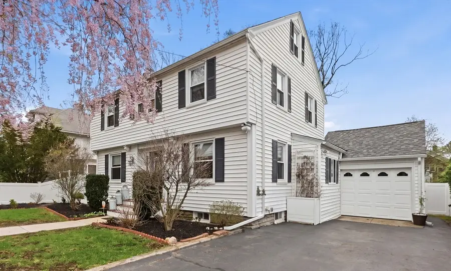 34 Amherst St, Worcester, MA 01602 - #2
