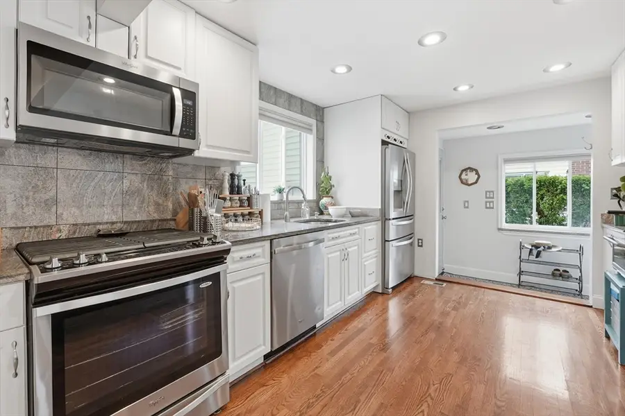 34 Amherst St, Worcester, MA 01602 - #3