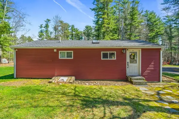 9 Hazel St, Lakeville, MA 02347