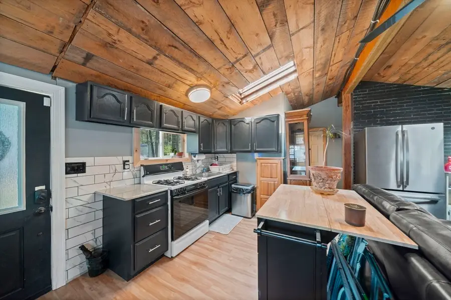 9 Hazel St, Lakeville, MA 02347 - #3